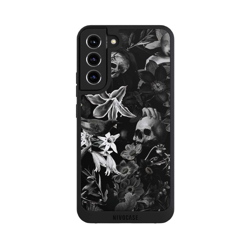Galaxy S22 + NIVOpure Totenköpfe und Blumen auf schwarzem Hintergrund