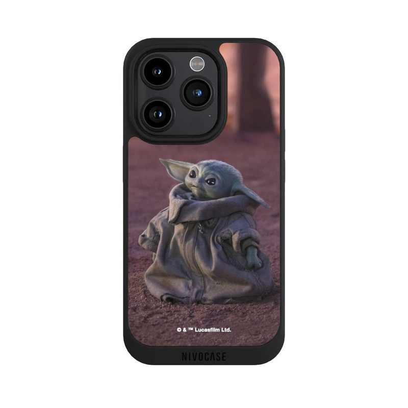 iPhone 15 Pro NIVOpure The Child schaut nach oben
