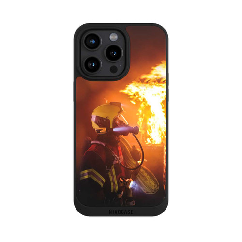 Apple iPhone 15 Pro Max NIVOpure Un pompier observe l'explosion