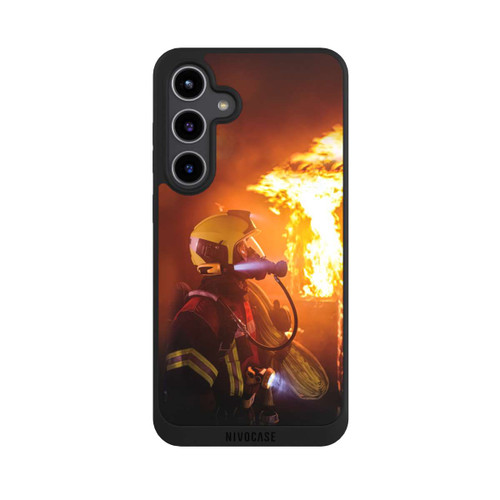 Samsung Galaxy S24+ NIVOpure Un pompier observe l'explosion