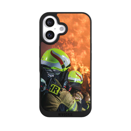 Apple iPhone 16 NIVOpure Zwei Feuerwehrleute gegen das Feuer