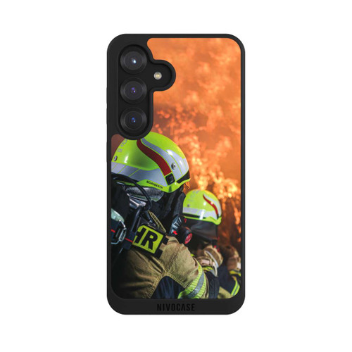 Samsung Galaxy S25 NIVOpure Two Firefighters Agains The Fire