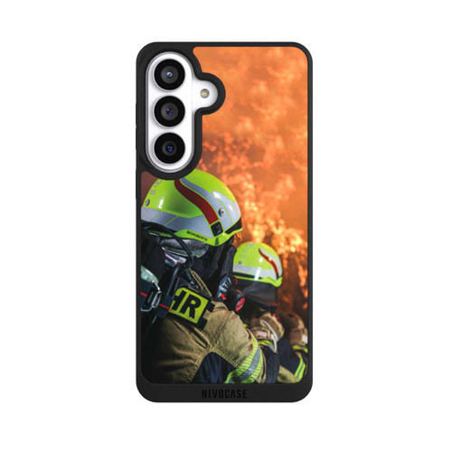 Samsung Galaxy S26+ NIVOpure Two Firefighters Agains The Fire
