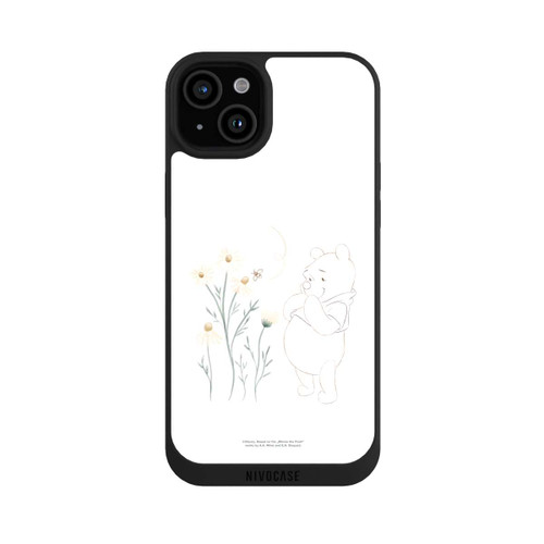 Apple iPhone 15 Plus NIVOpure Winnie Puuh sieht sich Gänseblümchen an