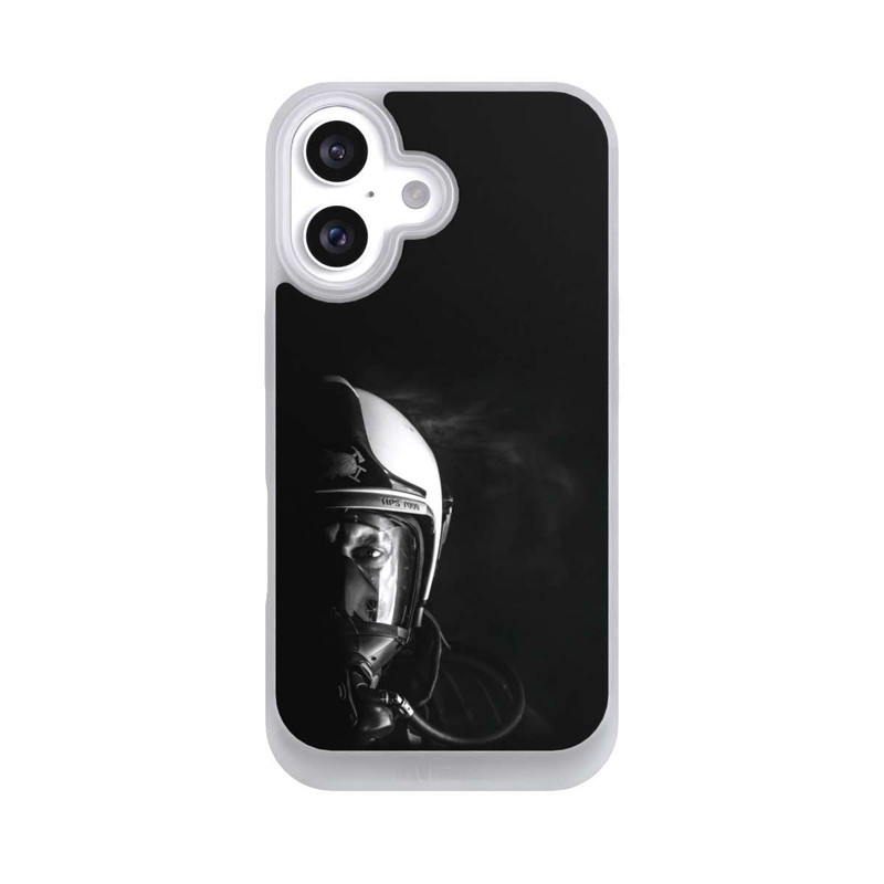 iPhone 16 NIVOpure Feuerwehrmann Nahaufnahme Schwarz