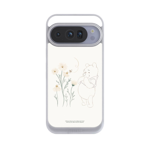 Google Pixel 10 Pro NIVOpure Winnie Puuh sieht sich Gänseblümchen an